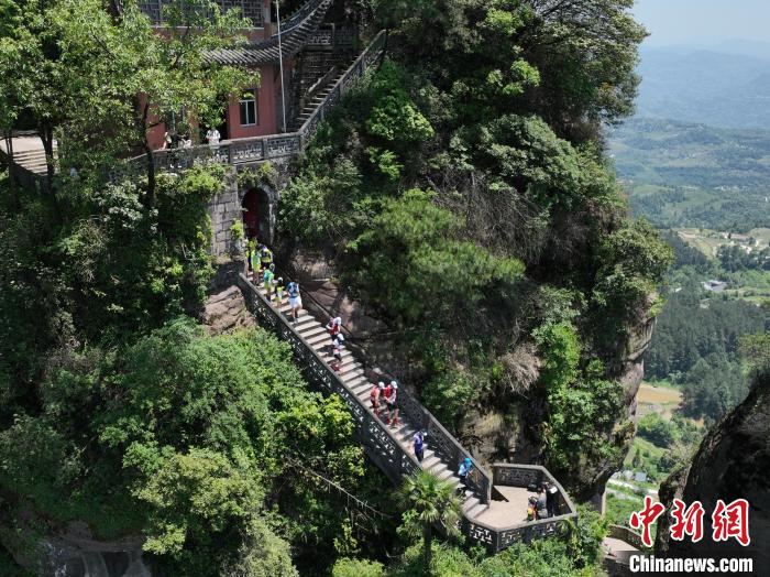 2025重庆老瀛山越野挑战赛精彩上演 2000名越野高