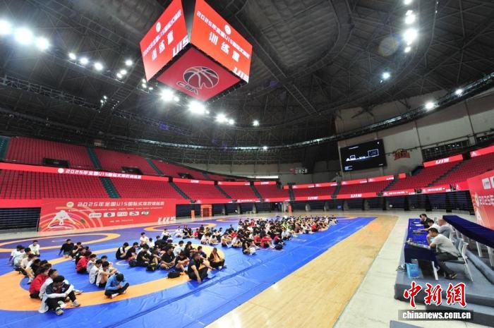 2025全国U15摔跤训练营长春开营 180余名“10后