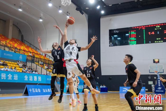 广东队大胜贵州队 斩获十五运会群众篮球赛开门