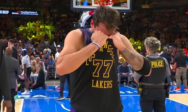 湖人惨败雷霆43分核心伤退季后赛格局动荡