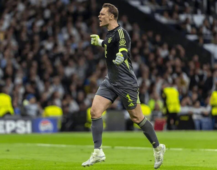 诺伊尔9次扑救助拜仁逆转皇马，续约谈判进入关