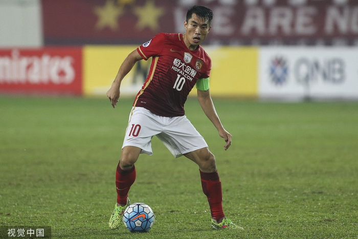 郑智执教青岛西海岸四战惨败 张琳芃转型教练引