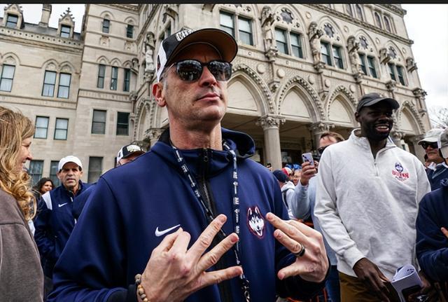 丹-赫尔利率康涅狄格大学闯入NCAA决赛 揭秘NCAA名