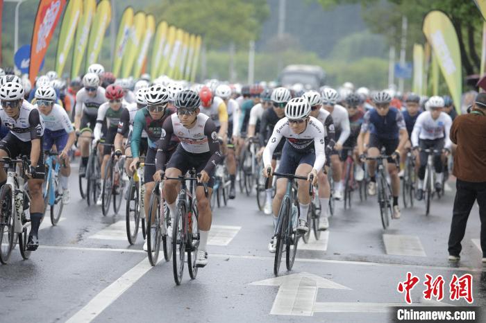 首届钱江源公路自行车赛在开化收官：彭源堂夺